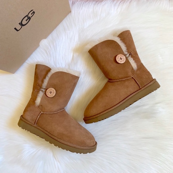 UGG Chestnut Bailey Button II Boots - Picture 2 of 8